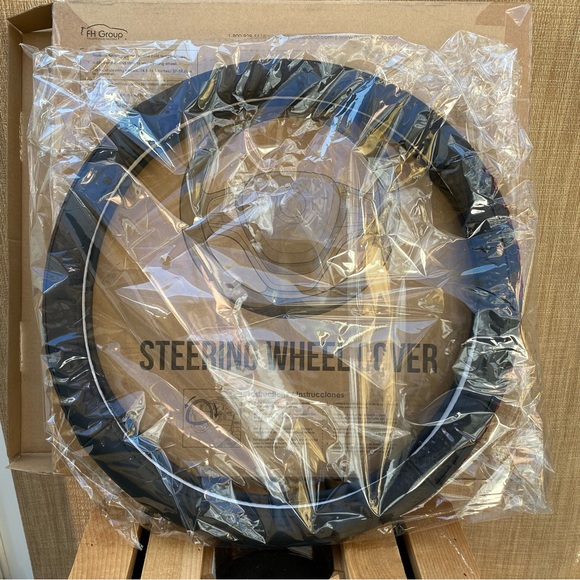 🧋SOLD🧋NIB Steering Wheel Cover with Burgundy Lace up Detail - Picture 4 of 6